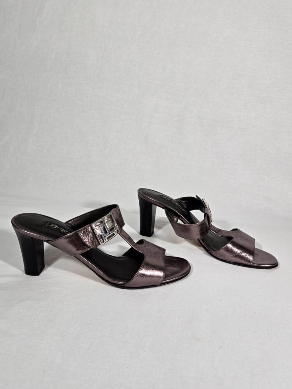 ITALY Vintage Y2K 90's BRIGHTON Leather "Rouge" Buckle Block Heel Sandal Size 8M